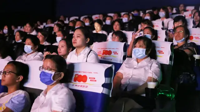 坚守医者初心 不负白衣使命 湘潭县人民医院组织观看电影《中国医生》