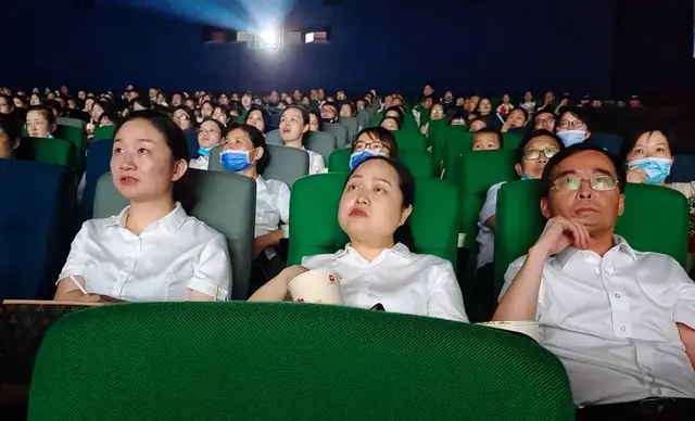 坚守医者初心 不负白衣使命 湘潭县人民医院组织观看电影《中国医生》