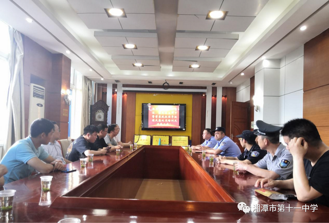 湘潭市十一中举行防恐处突培训演练