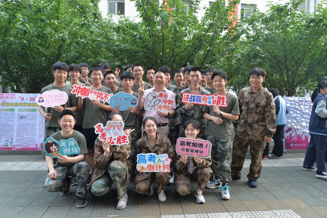 拥抱阳光，守护成长 湘潭凤凰中学开展“525”心理健康教育系列活动