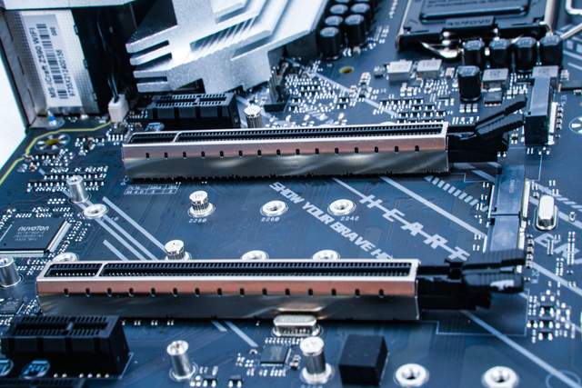 铭瑄Z590电竞之心，性能稳定，性价比高