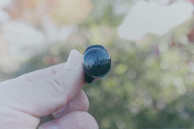 百元耳机都不值得入手，那低于百元更不能看？结果打脸来得那么快