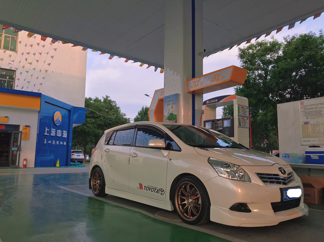 丰田逸致保姆车的改装家用改装两不误