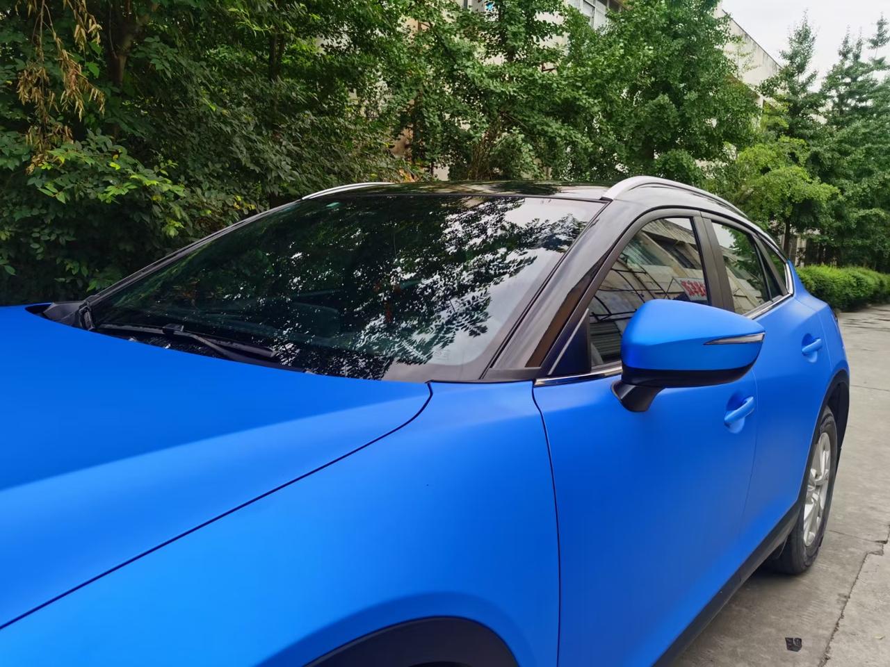 成都马自达车友车身改色电镀深海蓝贴膜