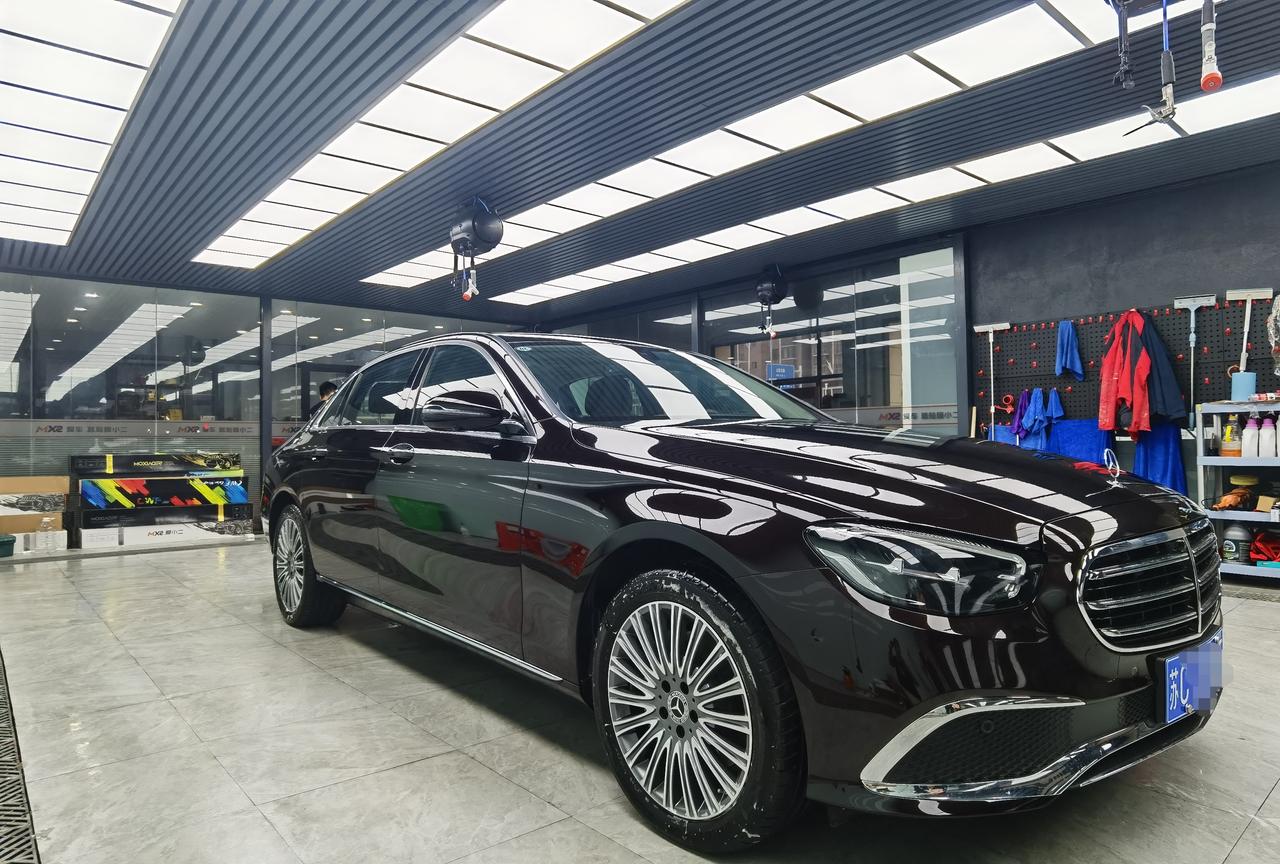 给新买的红宝石黑奔驰e300l,贴了车衣_奔驰e级车友圈_懂车帝