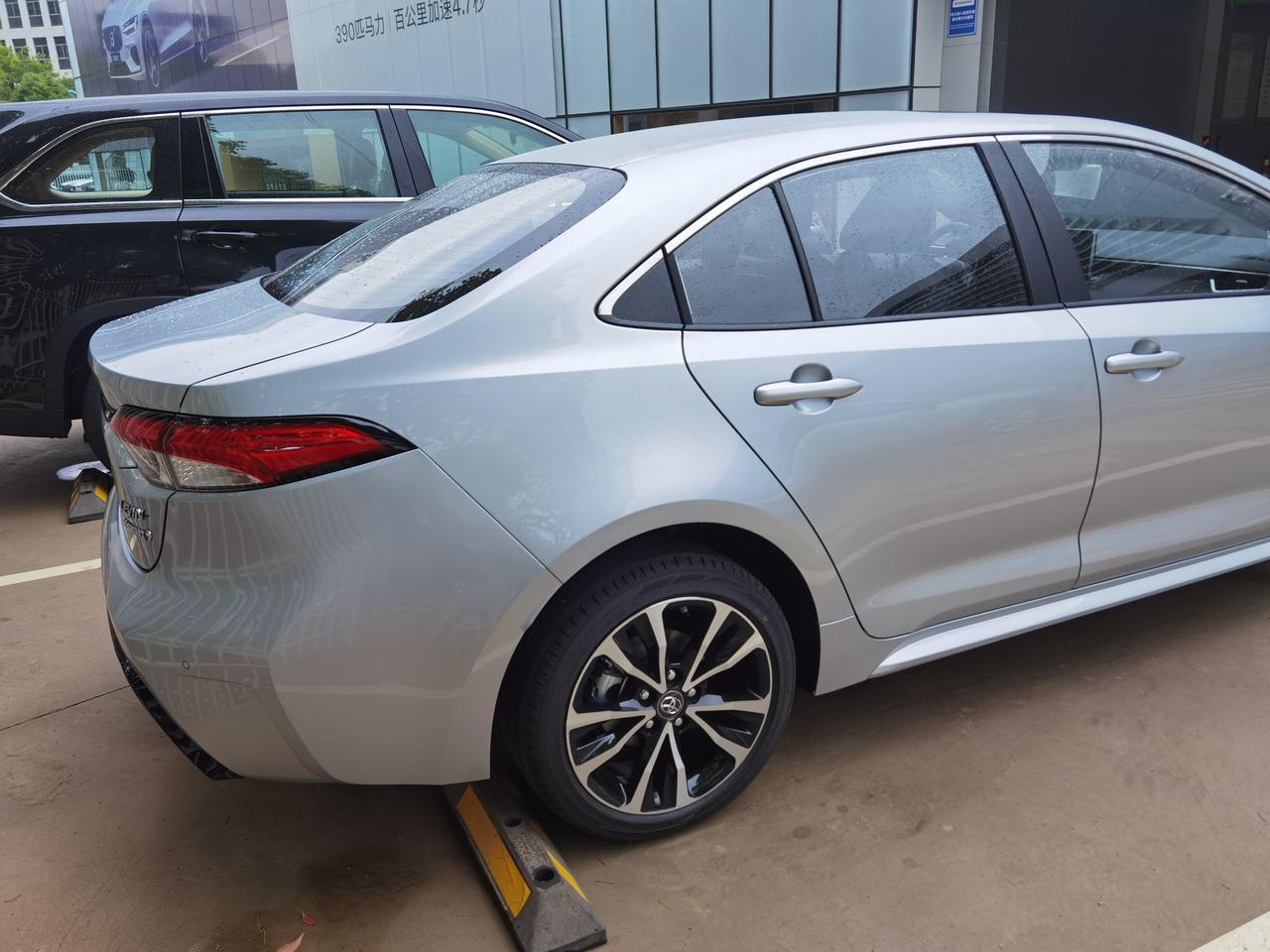 雷凌运动版的外观确实漂亮,鹰眼立体led灯大灯,水晶银_懂车帝