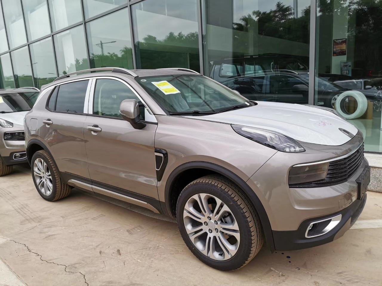 领克01国六2019款新增颜色金色,实车到店 给你不一样的领