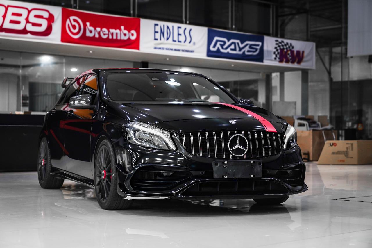 德系改装大王女车主的奔驰a45 amg换装黑武士加个性定制拉花,捍卫