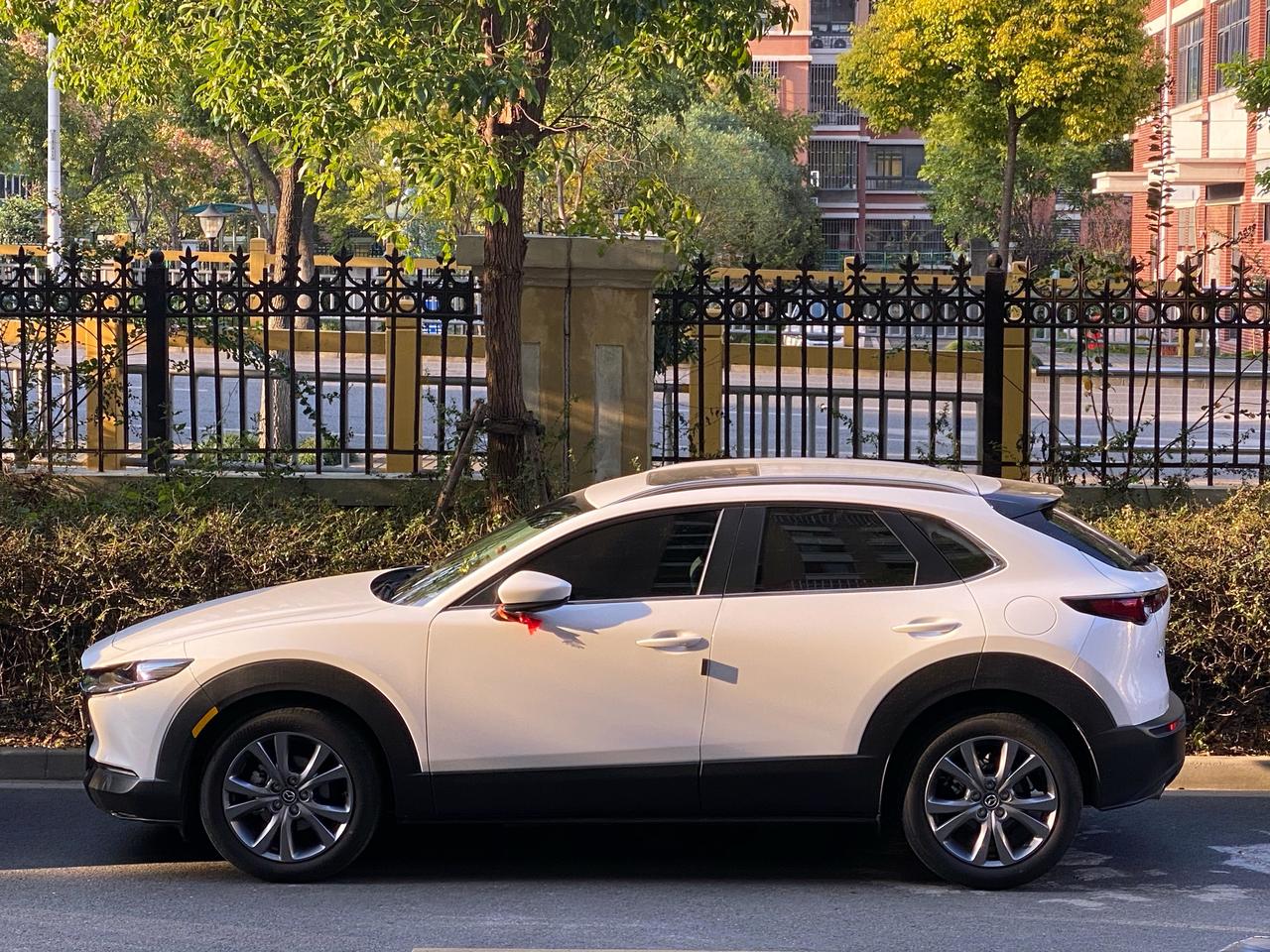 给你们看看白色小三_马自达cx-30车友圈_allenzhu45_懂车帝