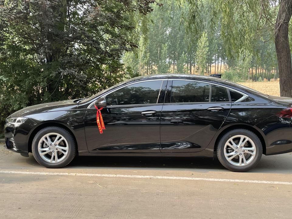 君威552t豪华版新车不到200公里,胎压从300多降到26