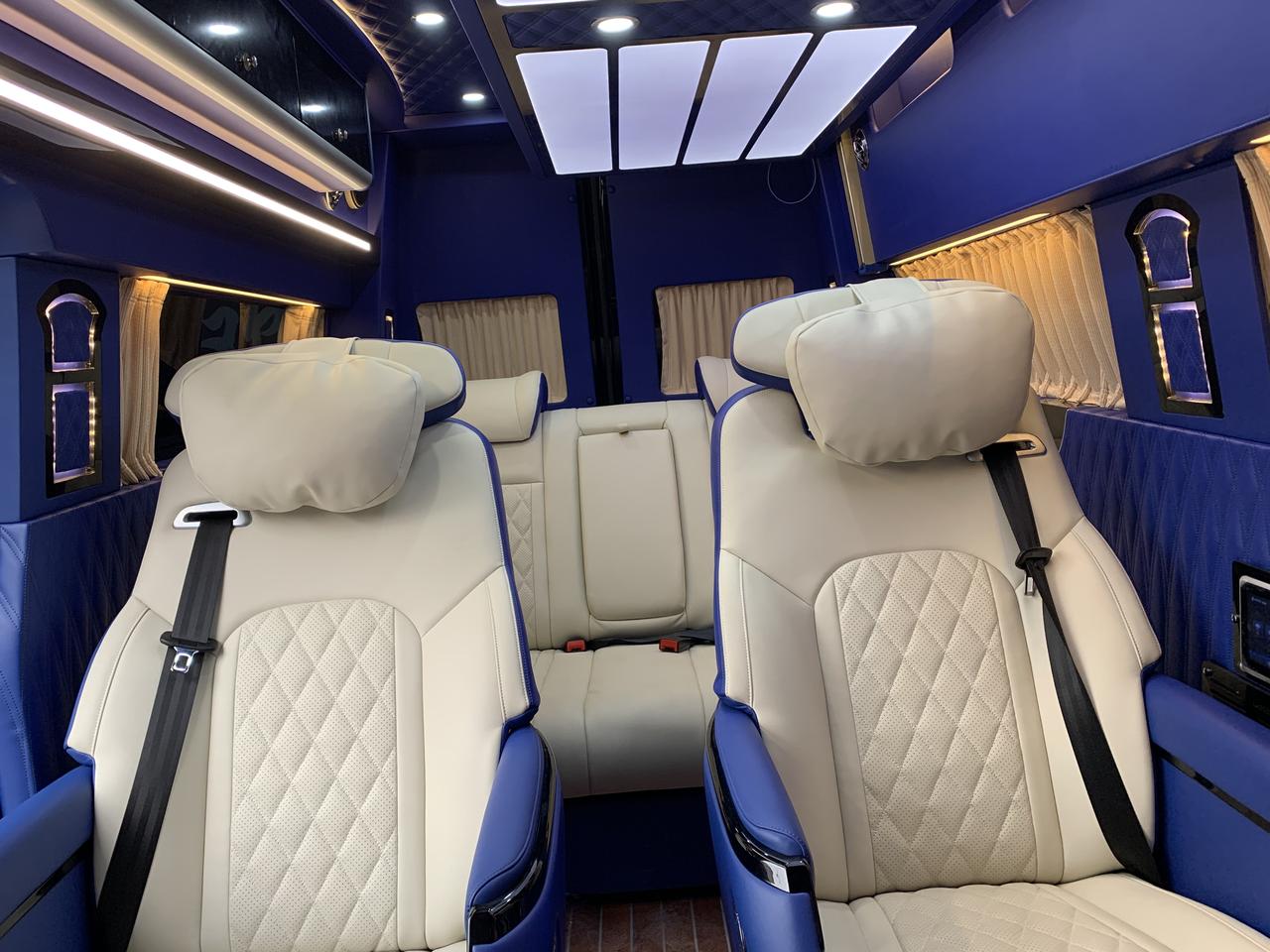 商务车全顺改装窗帘电视地板改色航空座椅床