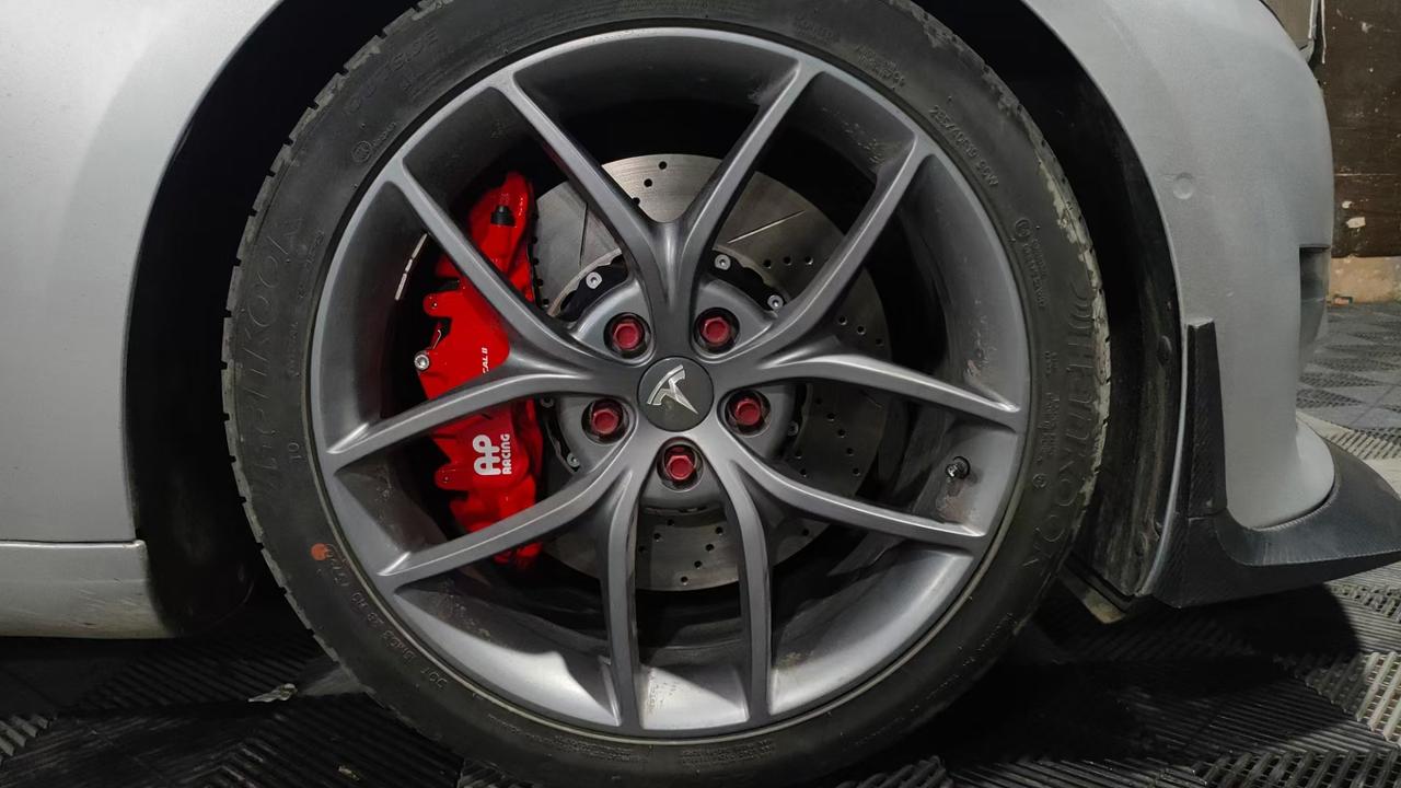 特斯拉model3刹车