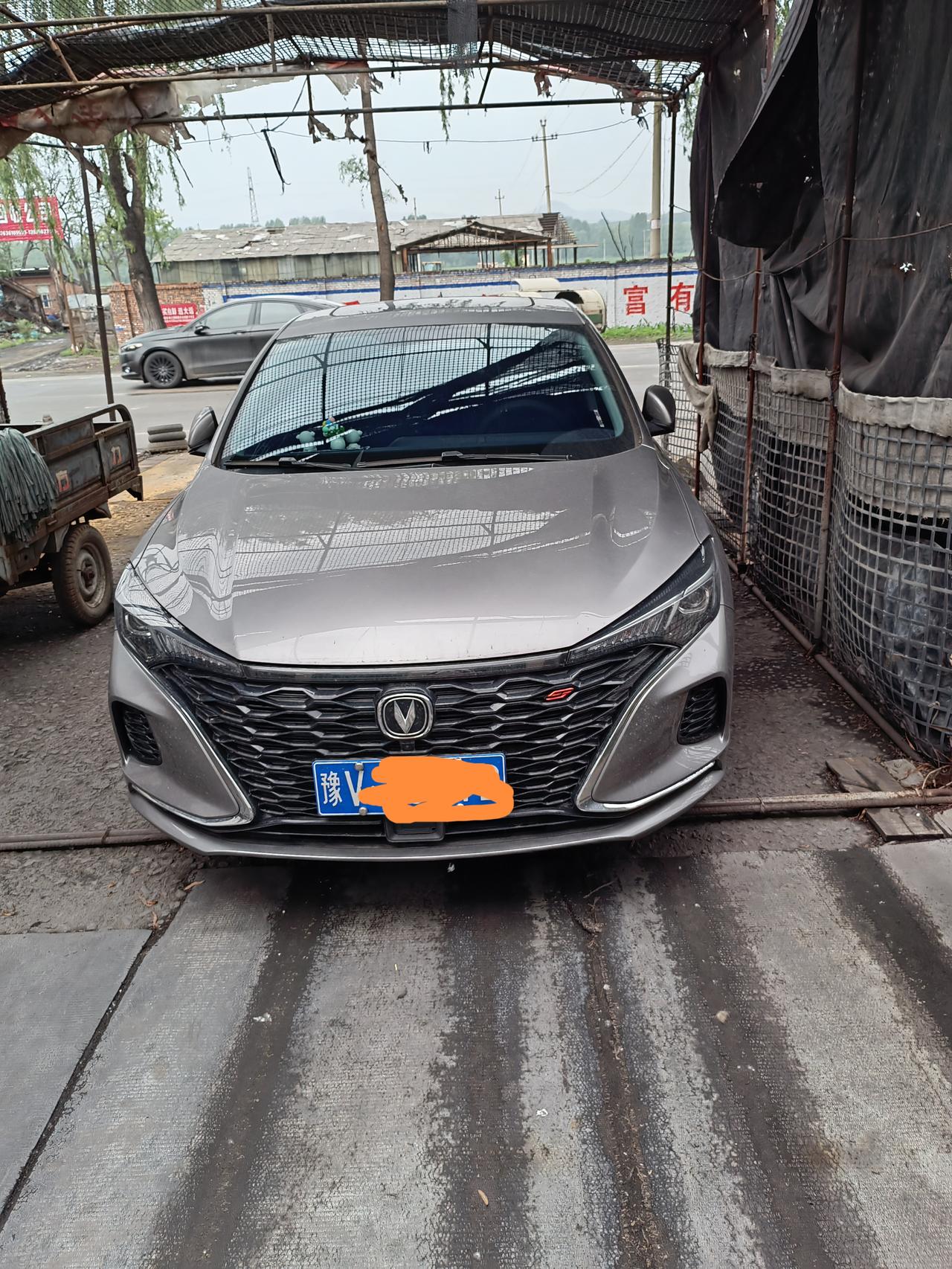 今天在路上看到安第斯灰,我这个颜色瞬间不香了,买车时还有一辆