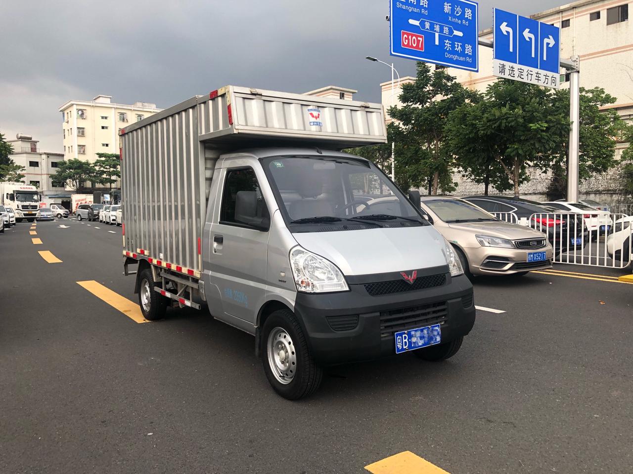 五菱廂式貨車深圳牌