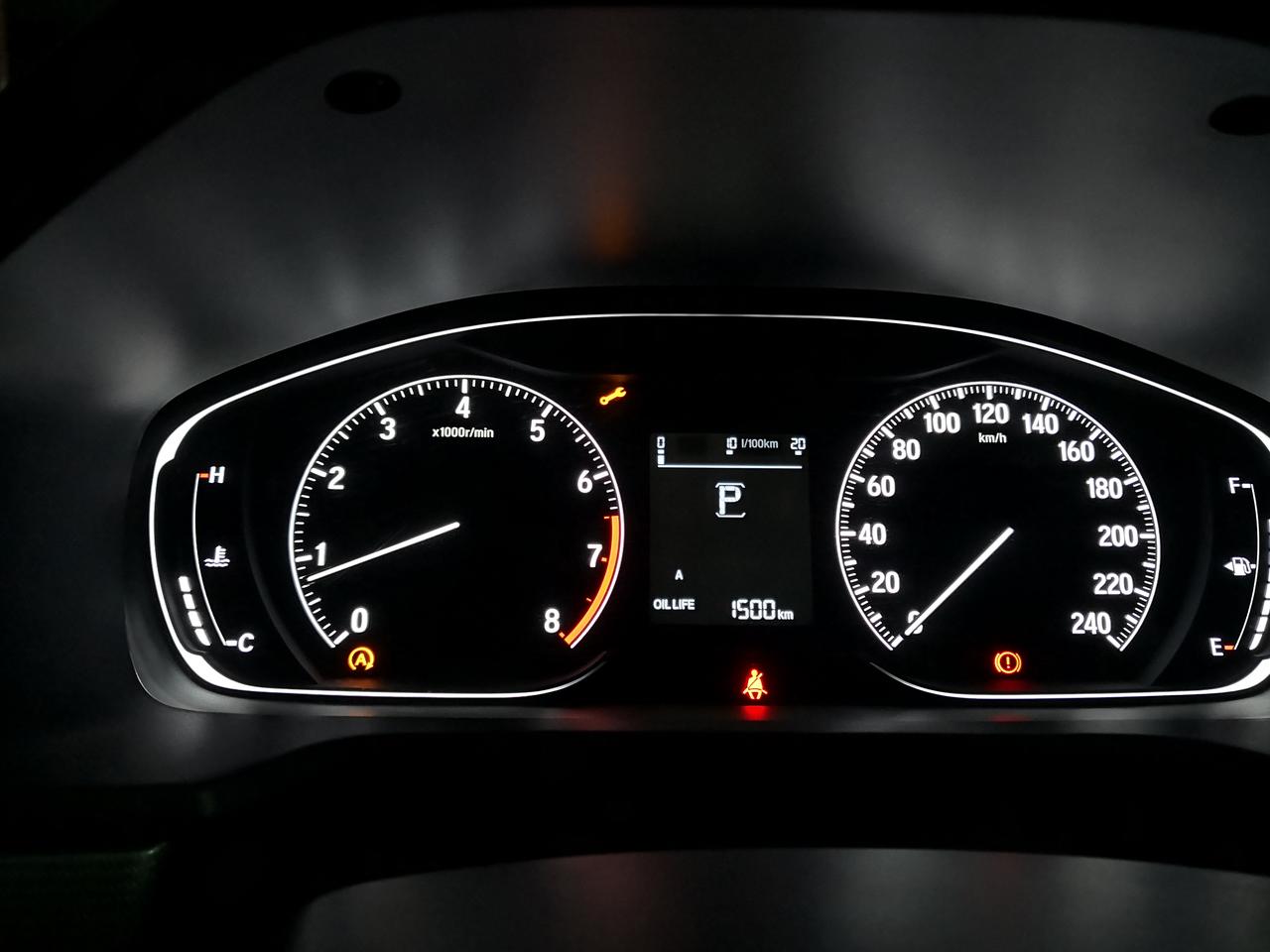 车友们,请问左上角那个亮了灯的是什么?