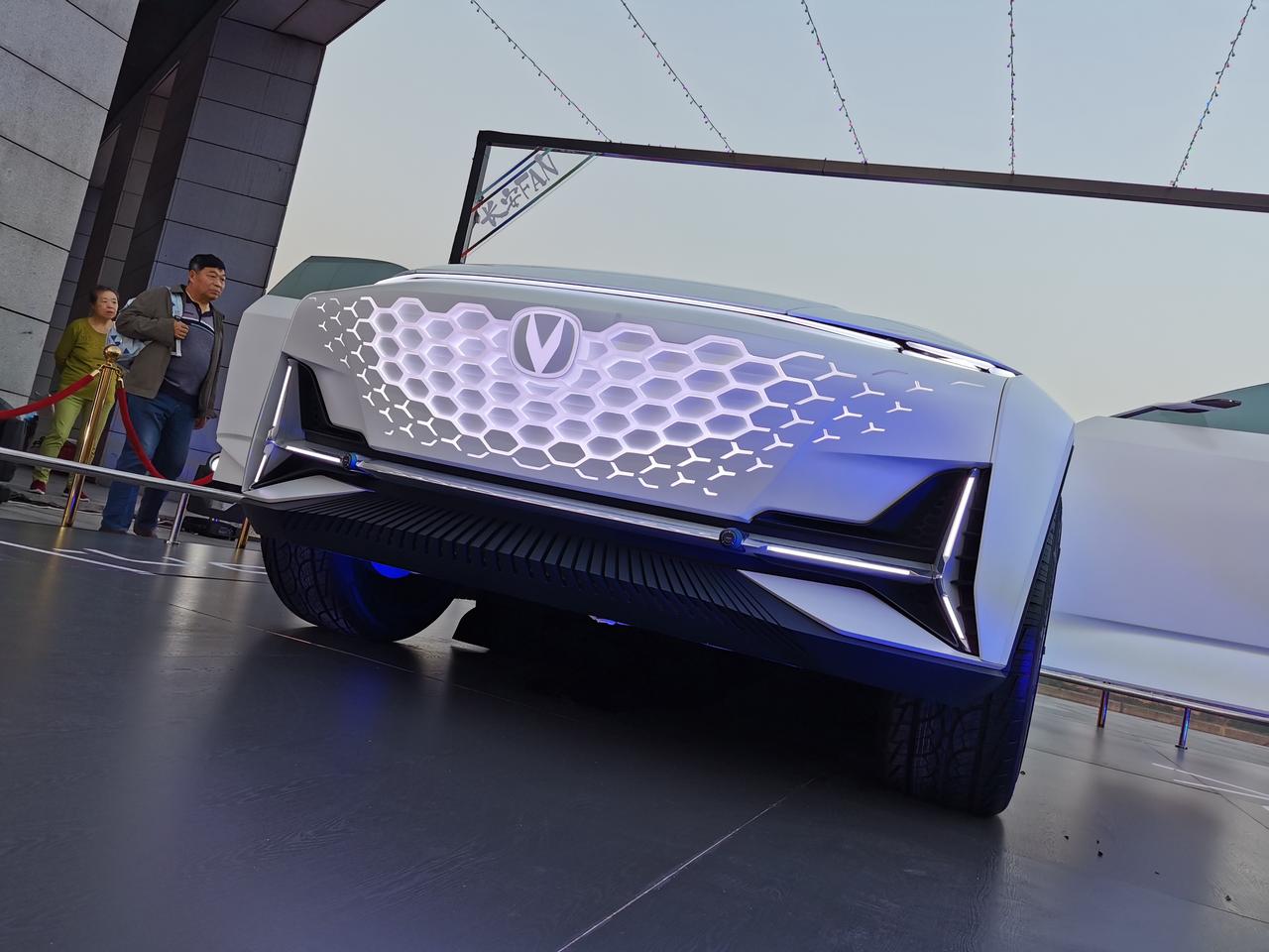 第一次近距离看到了长安的概念车vision-v,据说长安un