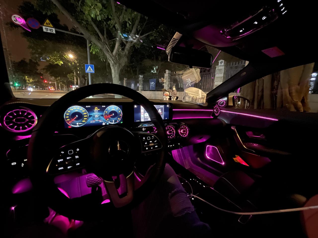 奔驰的氛围灯真的绝了