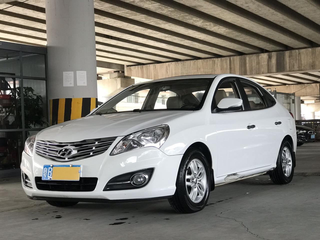 15年5月现代悦动 1.6自波天窗豪华版一手精品车况无事故