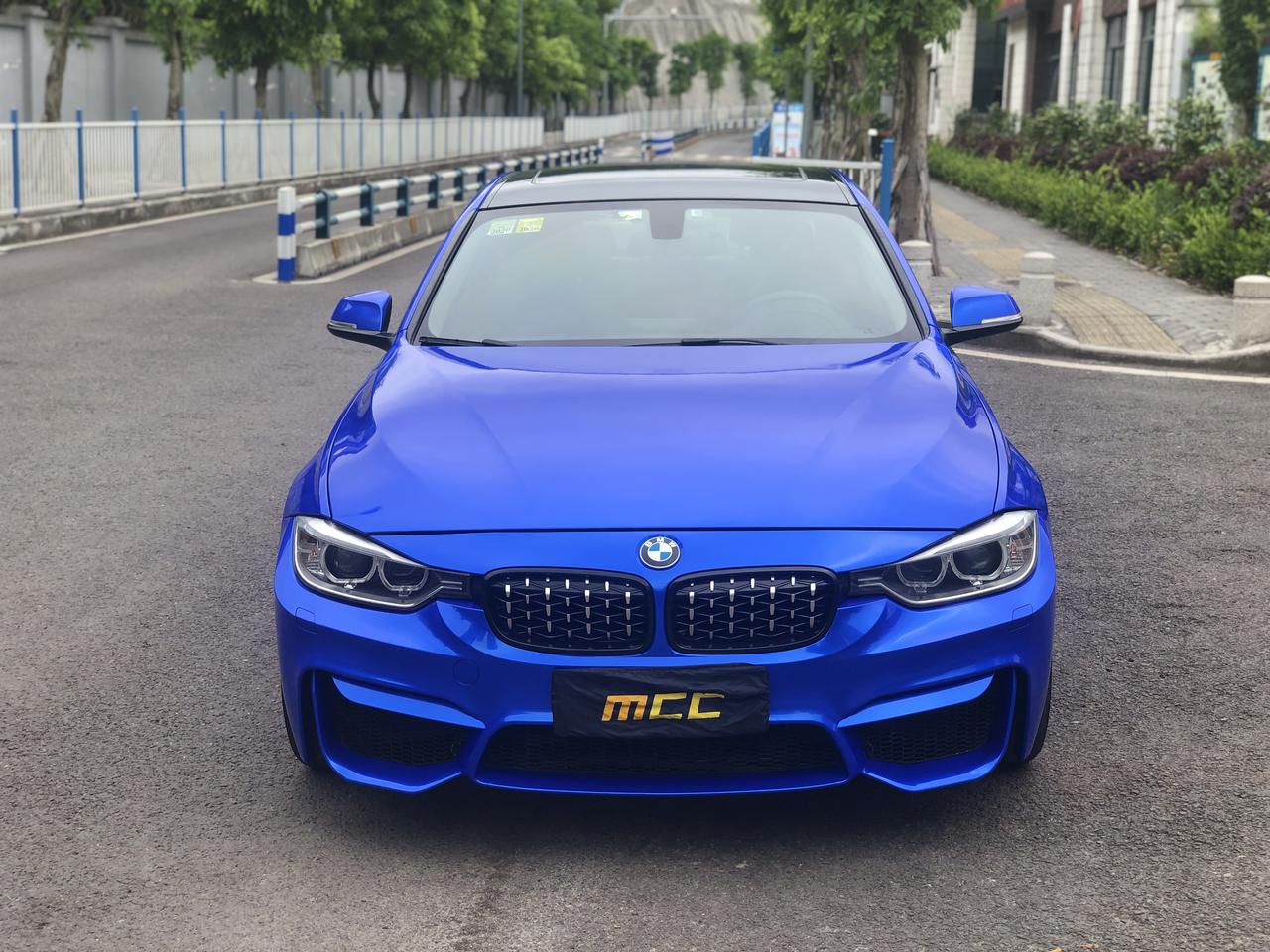 宝马三系改m3包围 超亮金属宝石蓝改色膜对于三系来说 可能