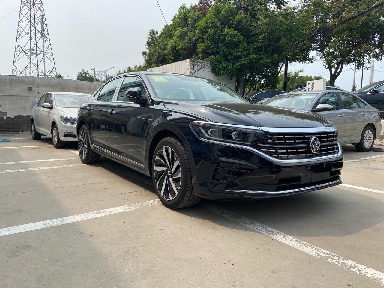 22款帕萨特普通版前脸