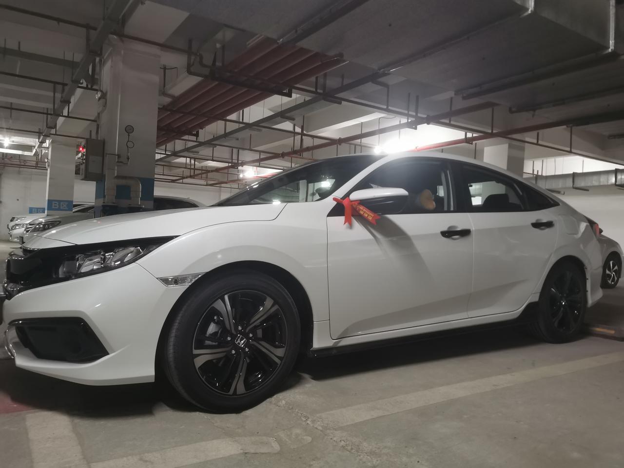 深圳上班东莞提车辣鸡思域燃动晶耀白