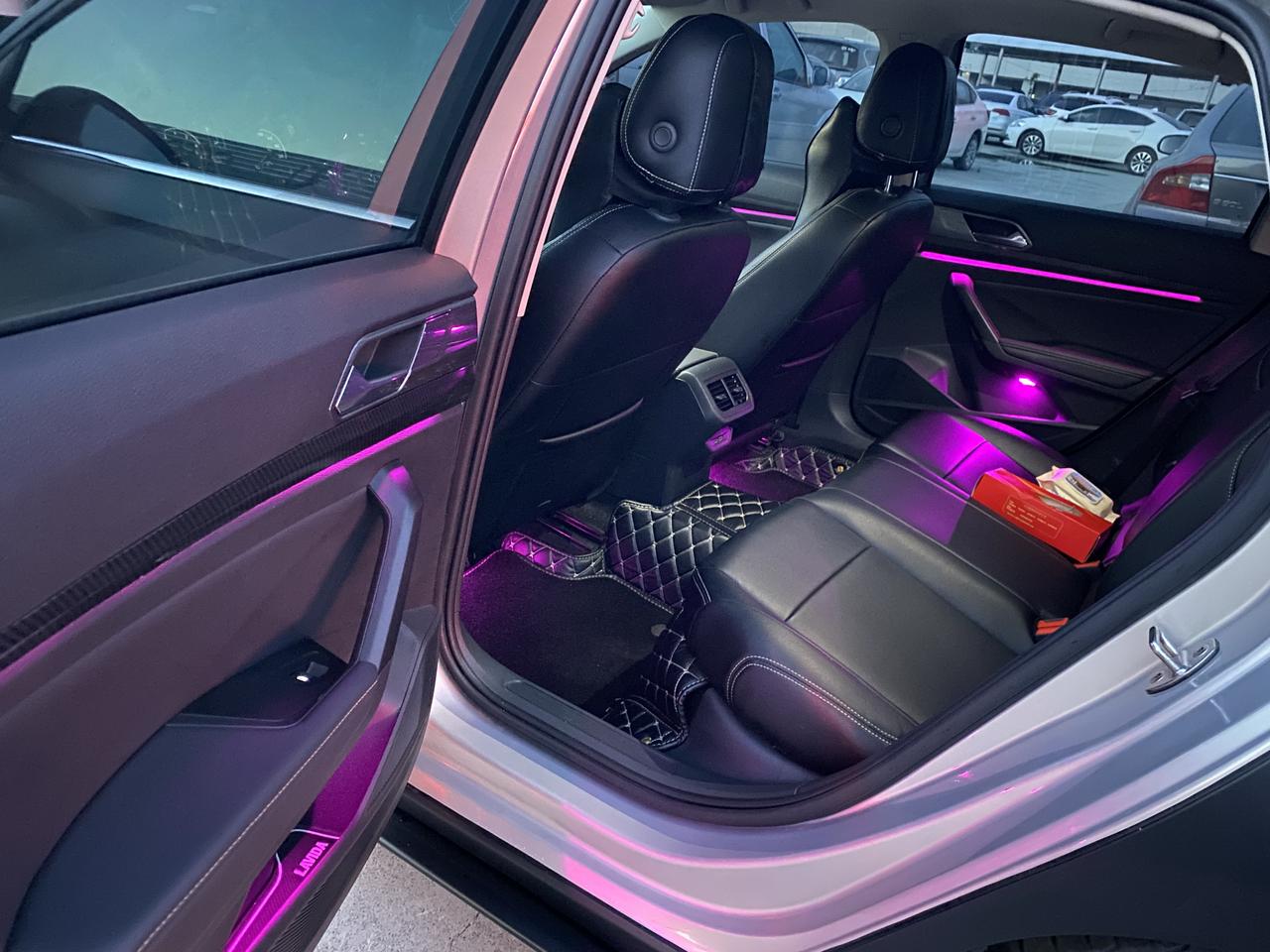 正规贴膜店贴的,氛围灯