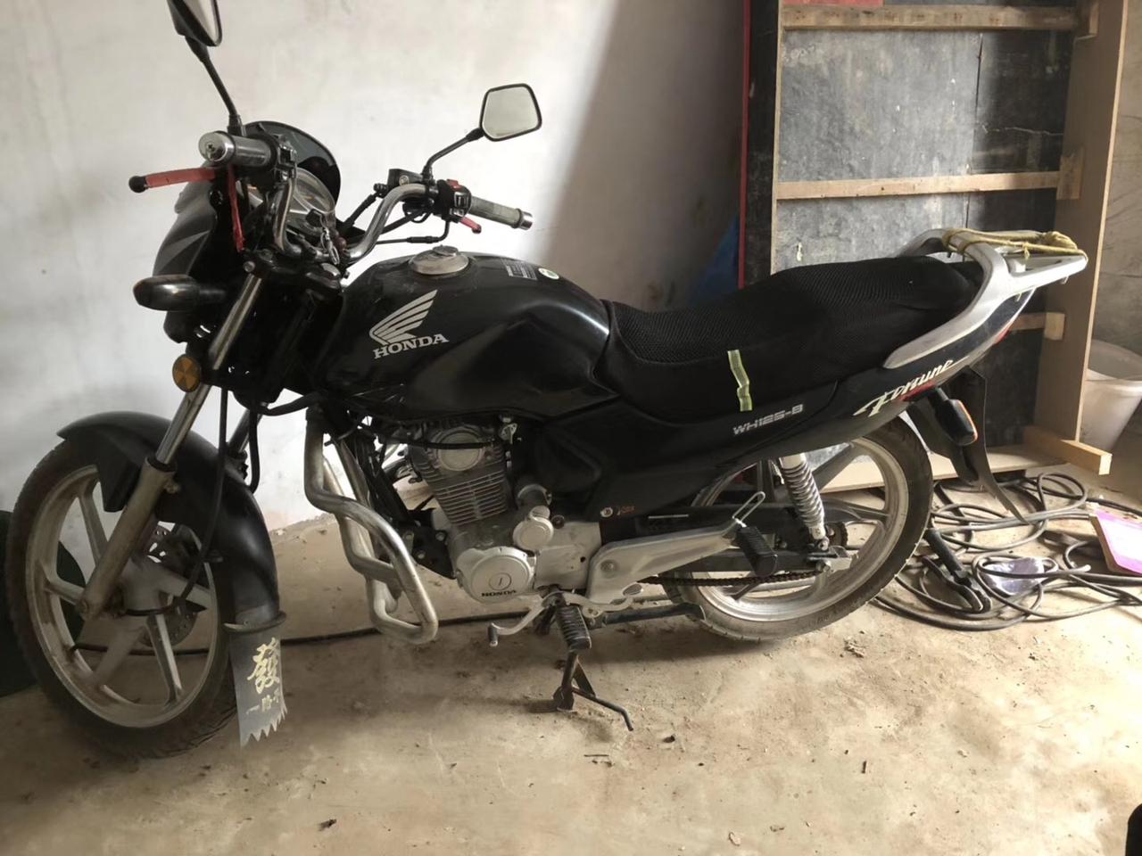 这辆五羊本田125摩托车买回来就没有怎么骑,发动机巅峰,整车