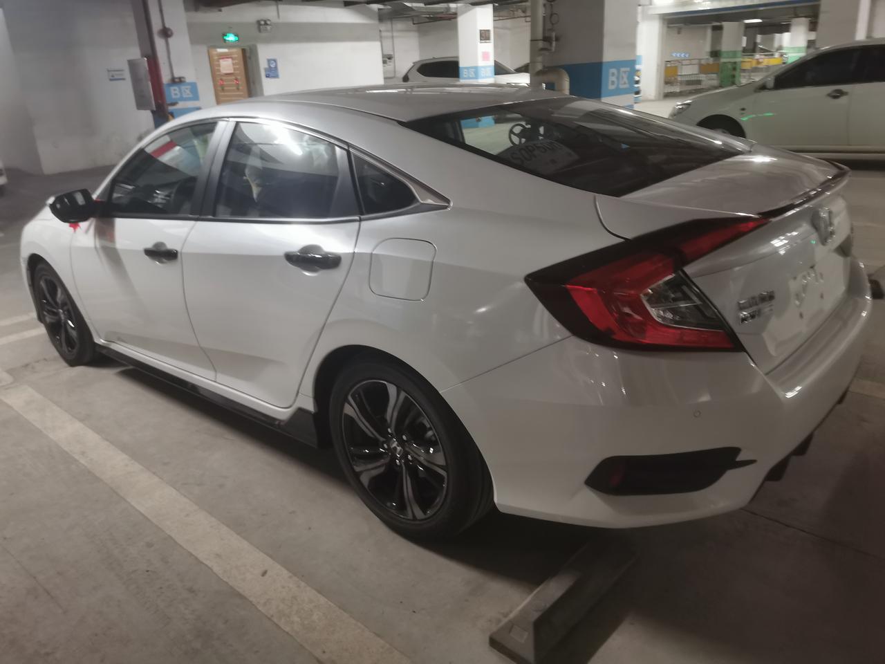 深圳上班东莞提车辣鸡思域燃动晶耀白