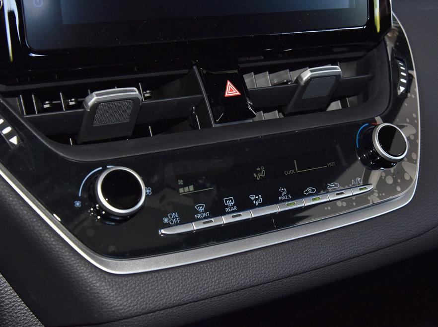 对于雷凌来说,最实用的配置就是自动驻车功能,这个真的是最方便