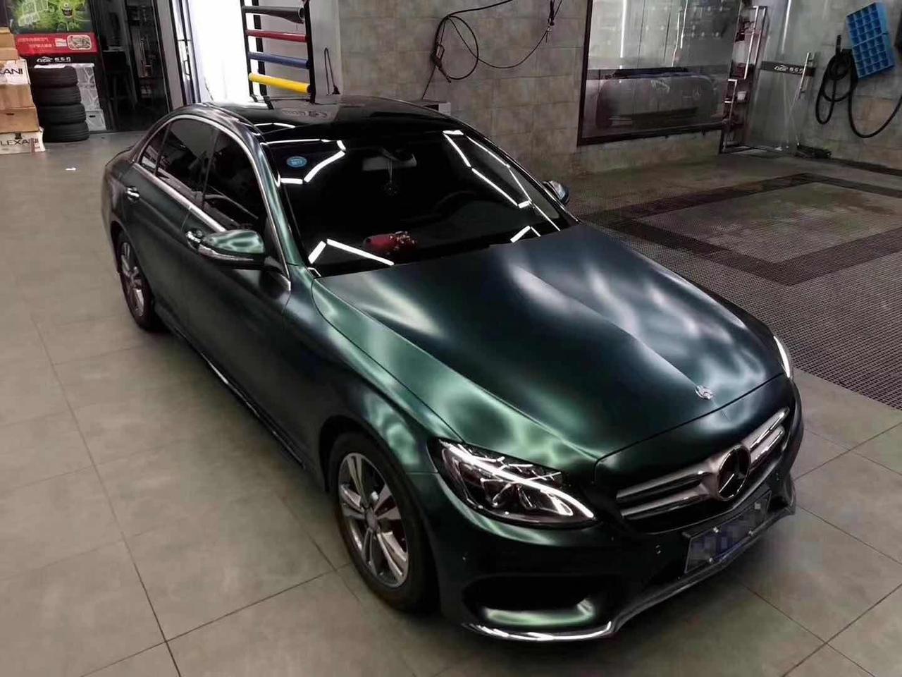 当奔驰c200撞上电光金属墨绿,你就会发现,低调,内敛,气质