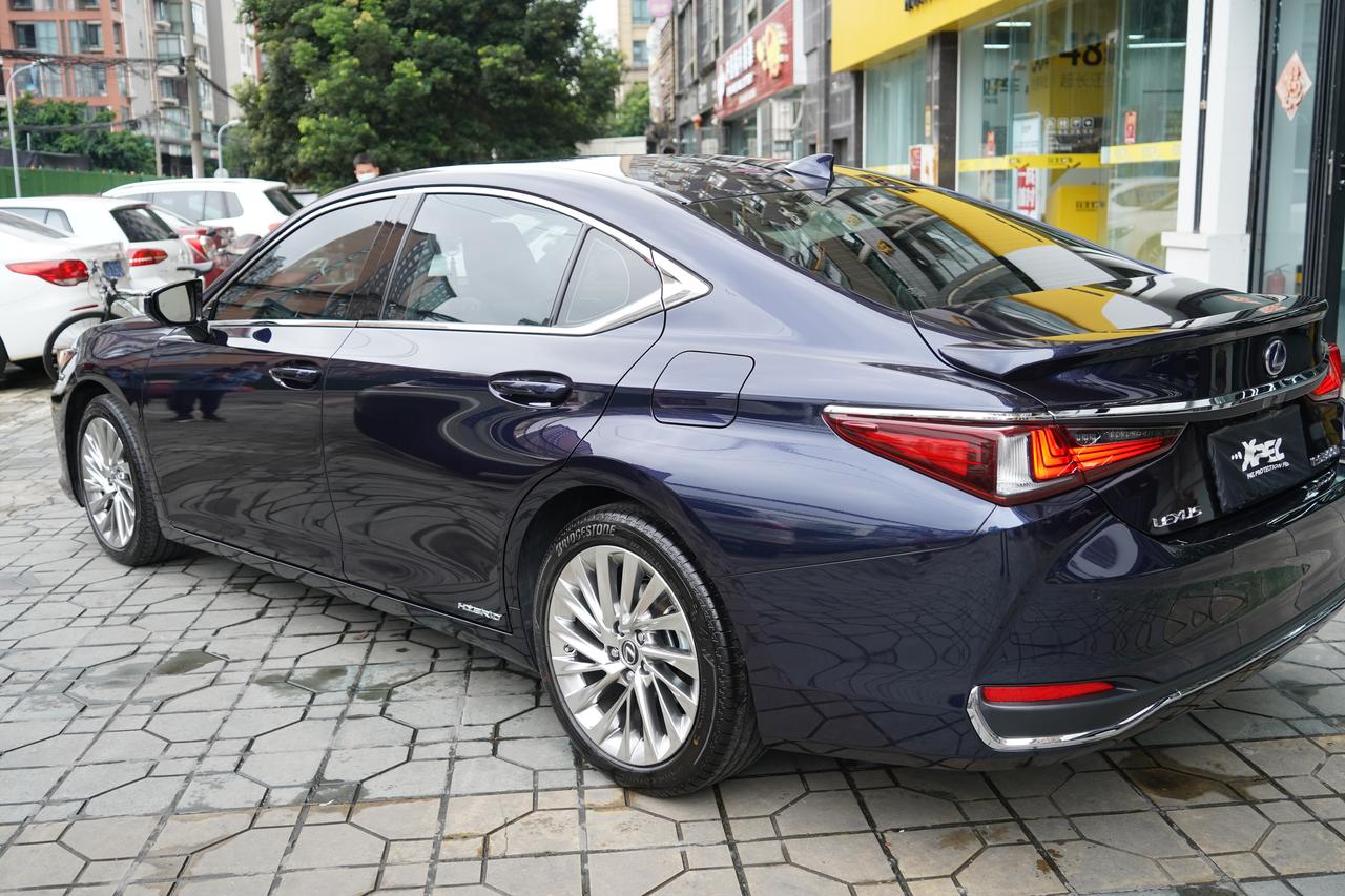 今日交车一台 雷克萨斯es300h 原车漆:宝石蓝 全车装贴