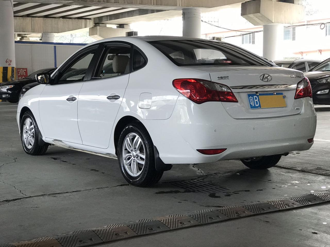 15年5月现代悦动 1.6自波天窗豪华版一手精品车况无事故