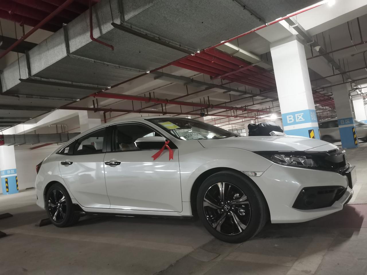 深圳上班东莞提车辣鸡思域燃动晶耀白