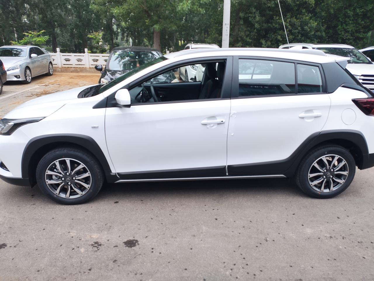 异地提车 致炫x 豪华版 白色看中了致炫x,一周之前去本地