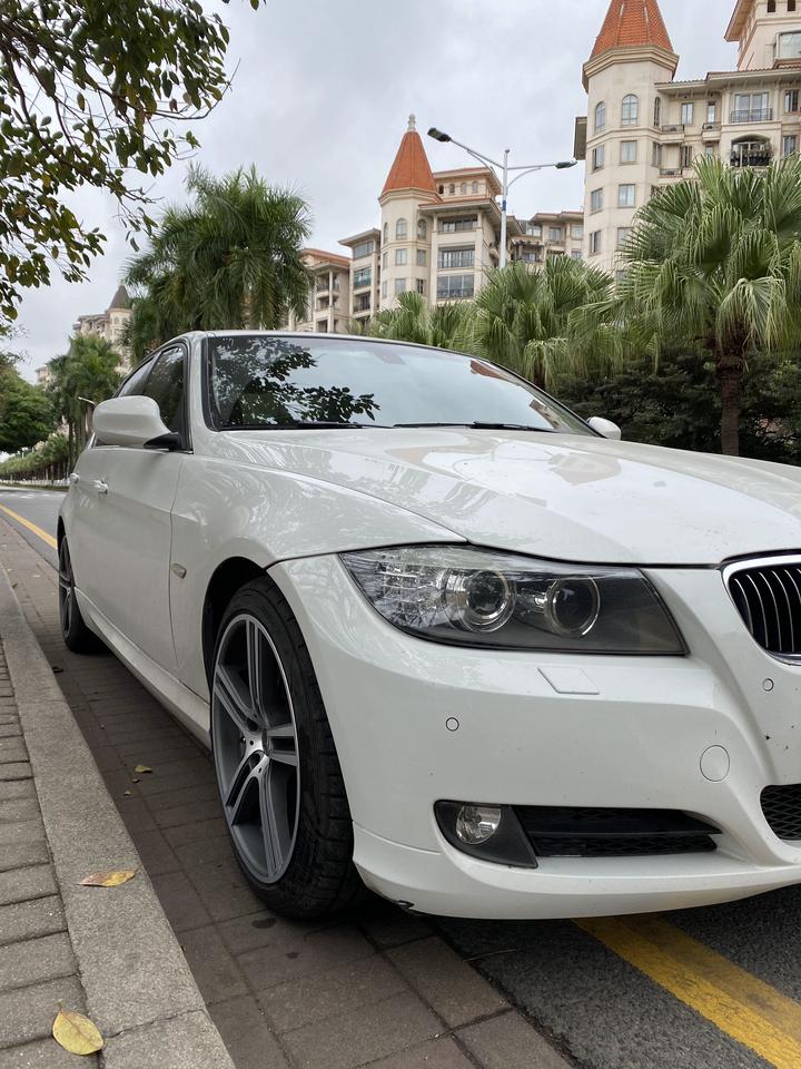 这款宝马是e90的325i进口豪华版,到今年整整十年的车了