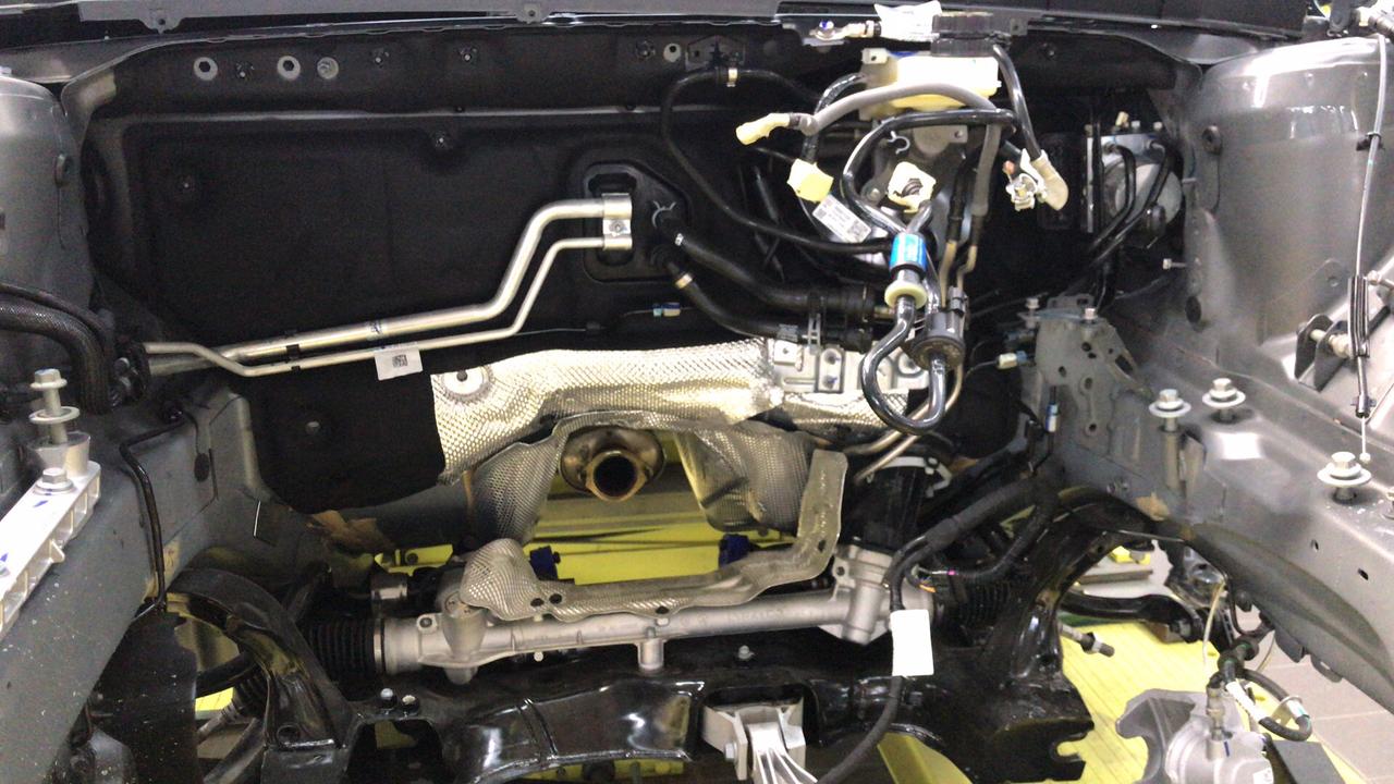 一台领克被"大卸八块",发动机舱,驾驶室全部打开,你猜它是0