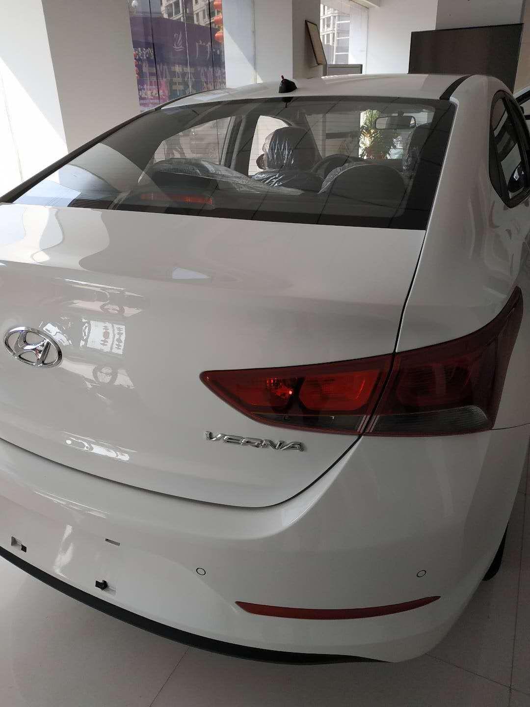 老款现代悦纳后门没有儿童锁,但是时速20码会自动上锁,/座后