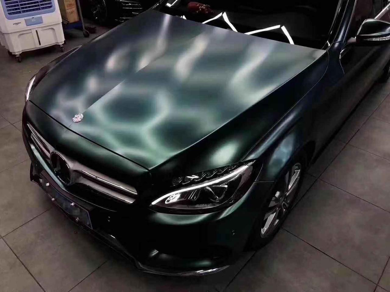 当奔驰c200撞上电光金属墨绿,你就会发现,低调,内敛,气质