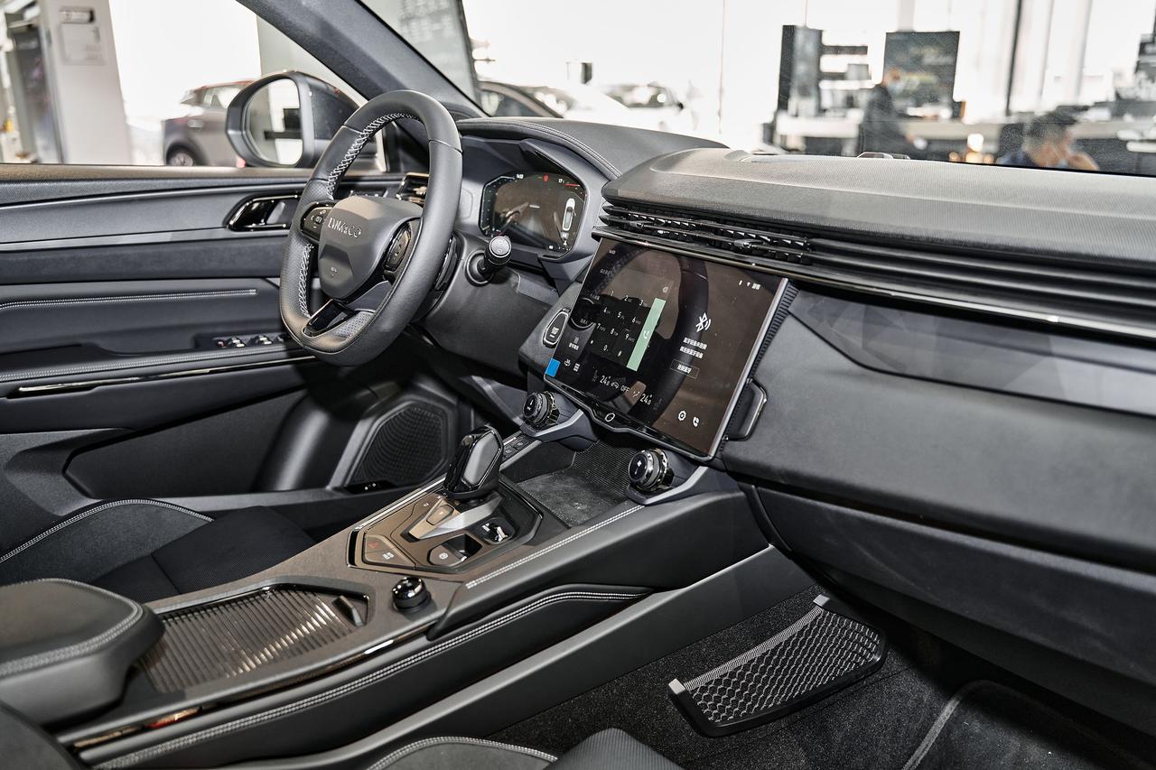 全新全球版领克01内饰详解