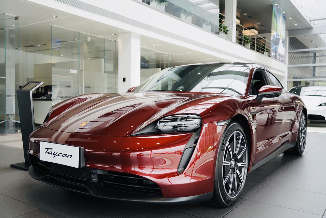 保时捷taycan车厘子红