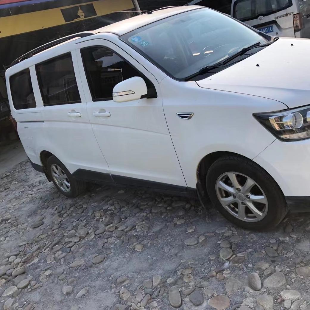 长安欧诺s五座的2017年8月份现在六万公里,还值多少钱?求