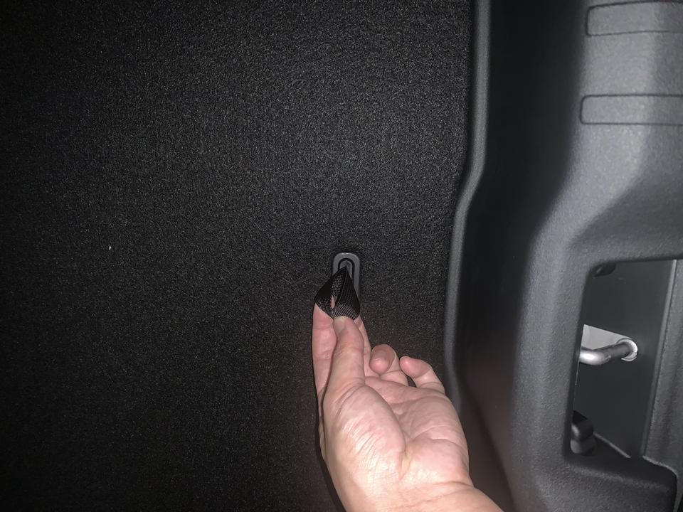 为啥我的后备箱盖板长这样?跟其他的好像不同 拼多多版么_懂车帝