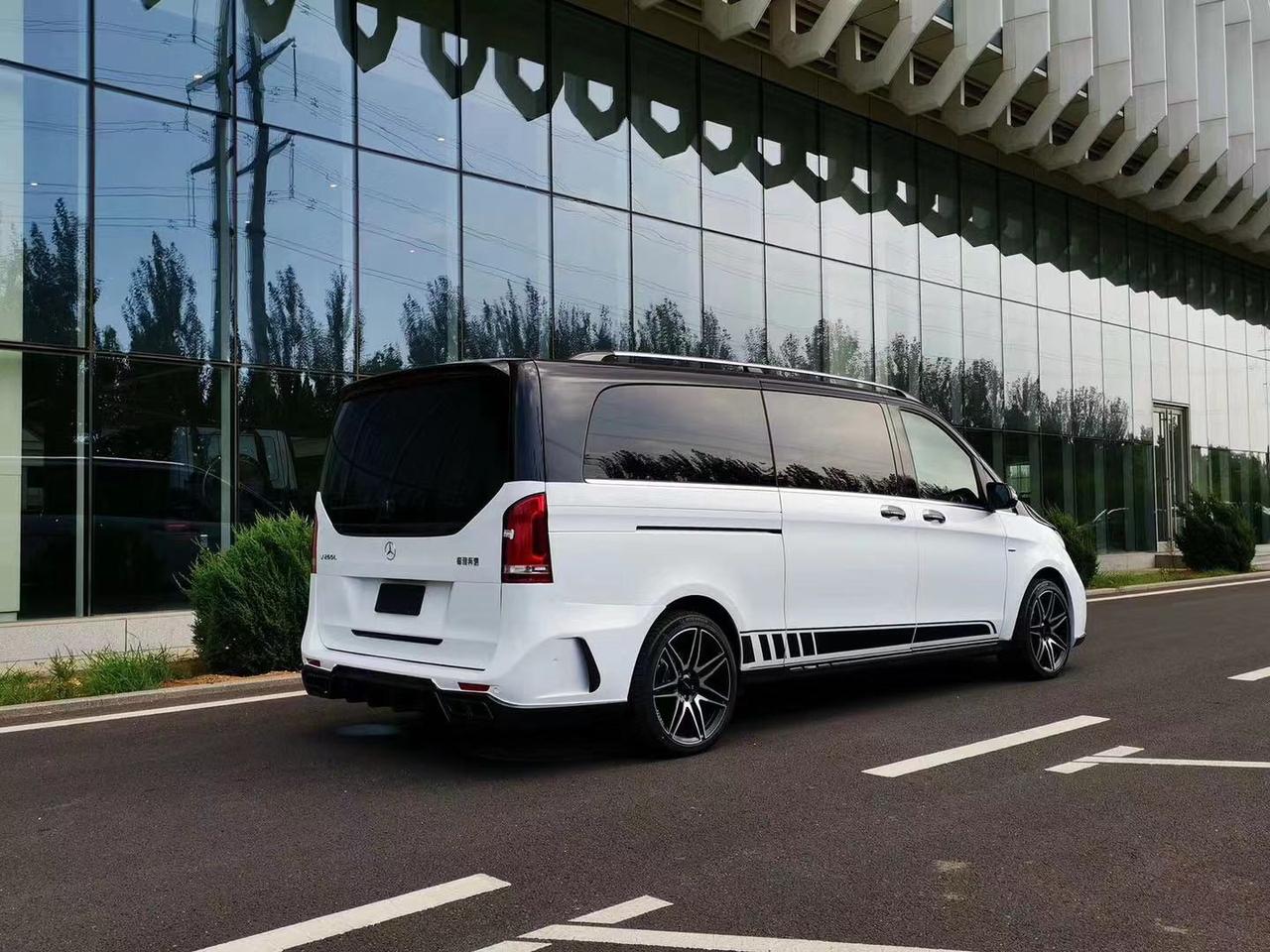 奔驰v260升级amg版运动感十足,内饰设计黑白双拼全车饰件