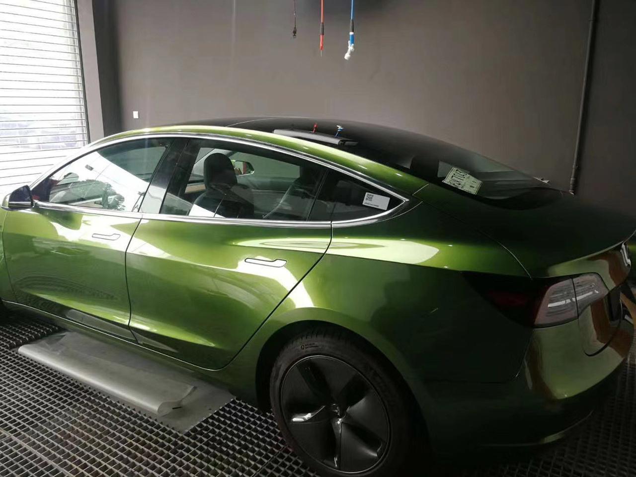 曼巴绿作为车界中罕见的车漆颜色,却引得众多车主心生向往 而卡