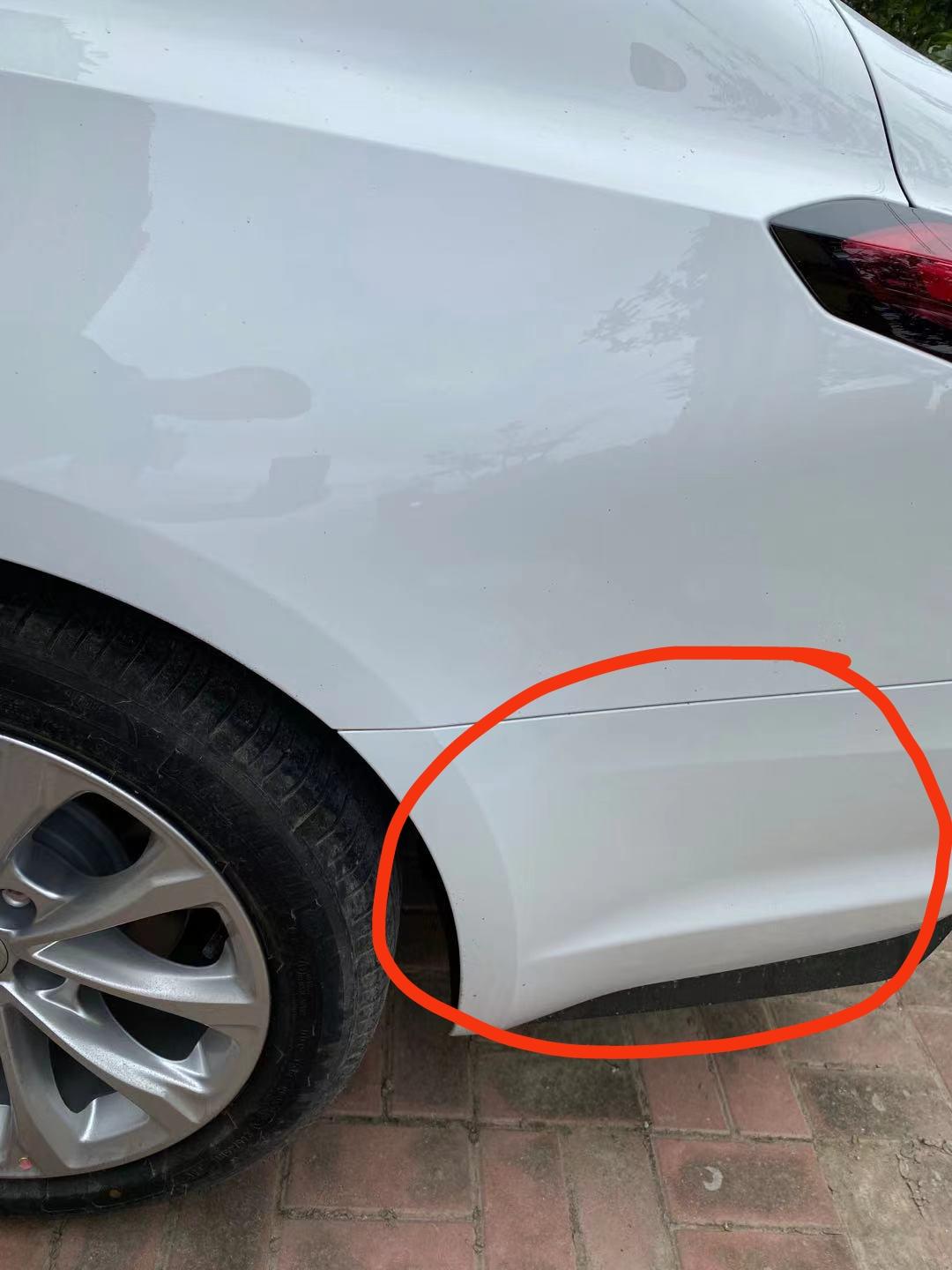 请问这个部分是后翼子板还是后保险杠可以不用切割更换吗