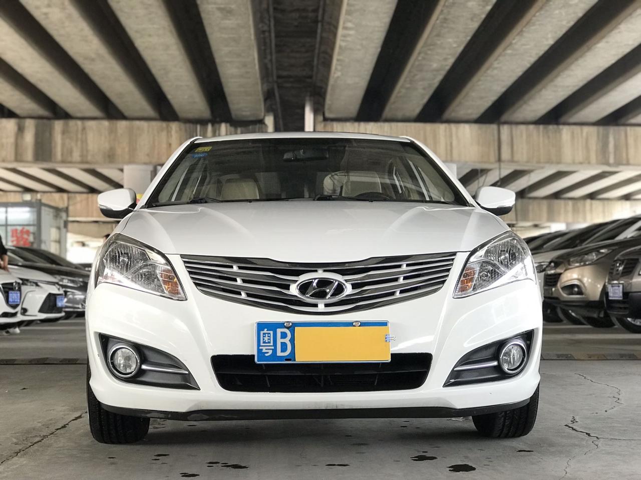 15年5月现代悦动 1.6自波天窗豪华版一手精品车况无事故