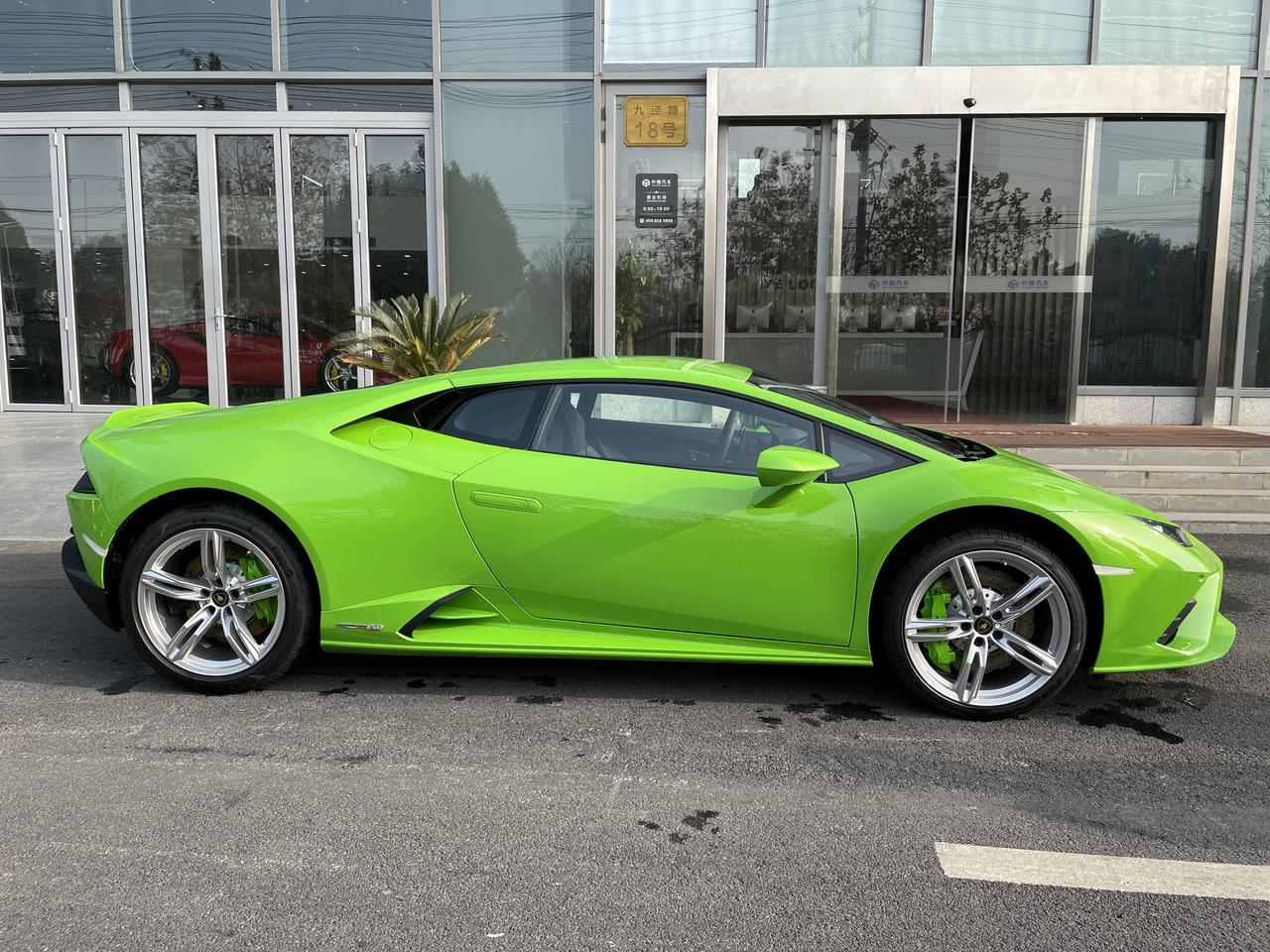 这骚绿色的兰博基尼evo就是不知道能绿多少个妹子
