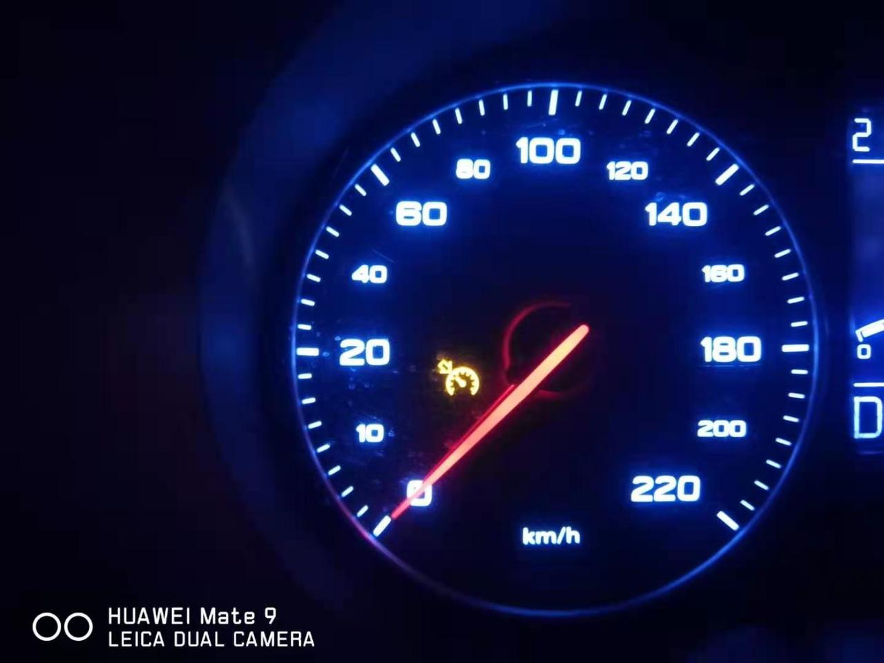 各位车友 给看看 这黄色的是啥灯 一直亮着 有问题吗_懂车帝