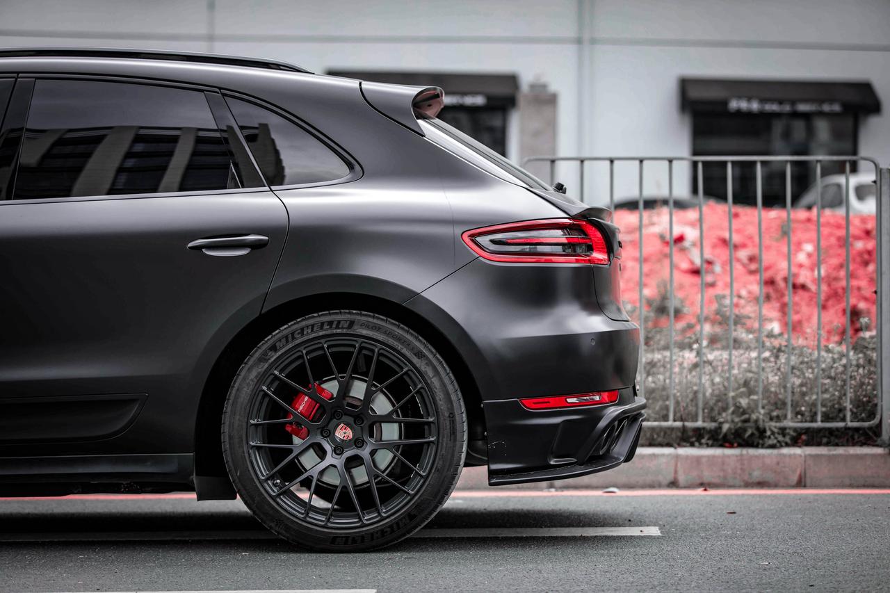 给大家带来保时捷macan s黑武士战斗风格的改装案例 保时