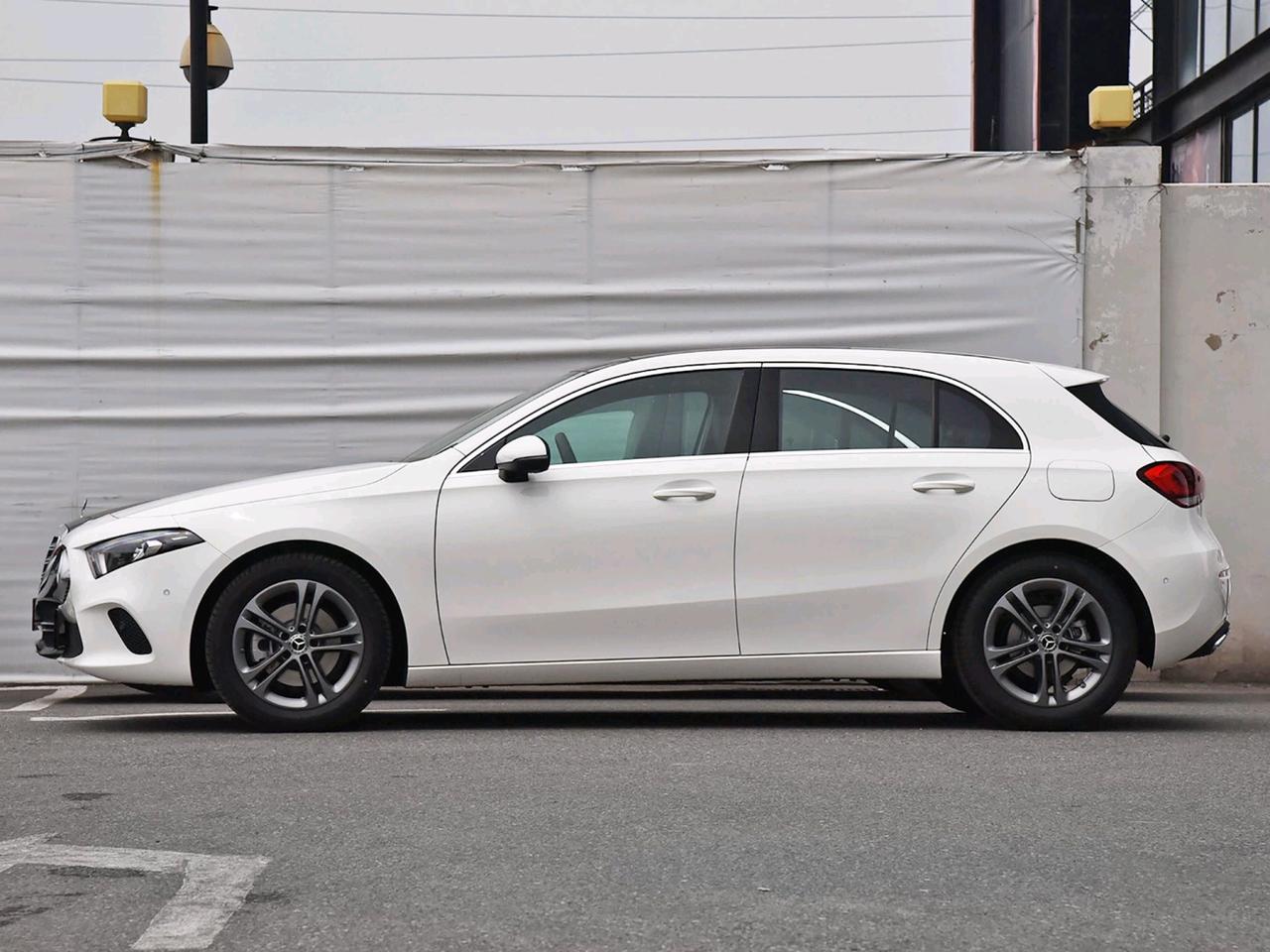 奔驰a200,纯进口小钢炮,1.3t四缸,缸内直喷163匹马